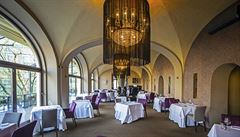 Interiér zdobí nejen panorama Praského hradu, ale té nápadité doplky od...