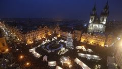 Vánoní trhy a rozsvícený stromeek na Staromstském námstí.