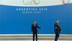 VIDEO: Trump opustil argentinskho prezidenta ped spolenm focenm. Ten na nj rozpait mval