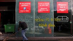 Vandalismus pi protestech v Paíi.