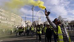 Demonstranti protestují proti plánovanému zvýení cen pohonných hmot v centru...