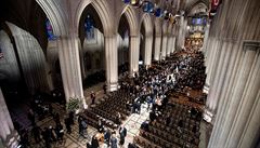 Národní katedrála ve Washingtonu ped smutení bohoslubou za Geroge Bushe...