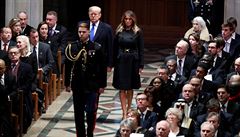 Donald Trump dorazil do Národní katedrály na poheb  G. Bushe st.