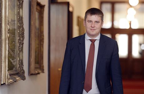 Ministr zahraničních věcí Tomáš Petříček přichází na jednání vlády.