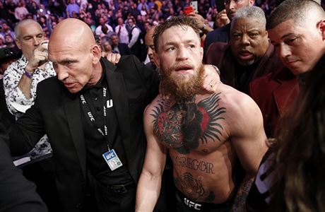 9. Conor McGregor prohrál v zápase roku UFC s Khabibem Nurmagomedovem, zaujaly...