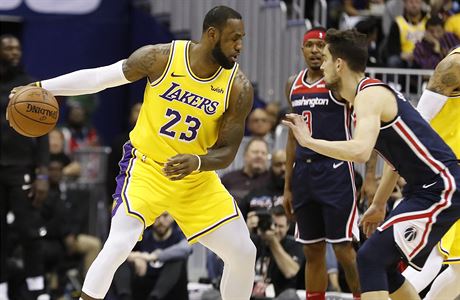 LeBron James v dresu LA Lakers