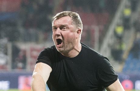 Pavel Vrba se raduje z výhry nad AS ím v Lize mistr.