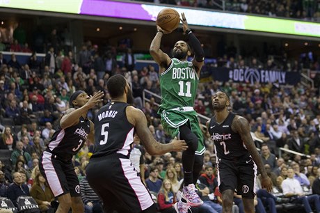 Hrá Bostonu Kyrie Irving stílí pi zápasu NBA proti Washingtonu.