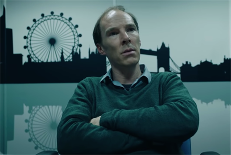 Benedict Cumberbatch jako Denis Cummings. Film Brexit (2019). Reie: Tony...