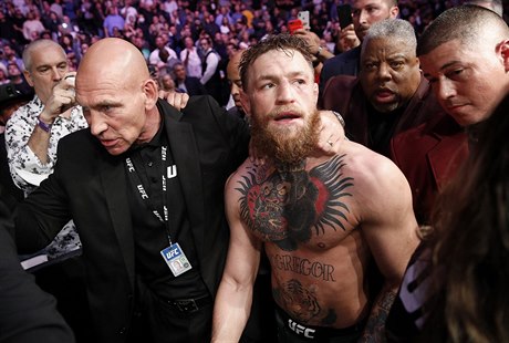 9. Conor McGregor prohrál v zápase roku UFC s Khabibem Nurmagomedovem, zaujaly...