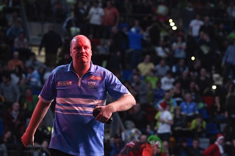 Vincent van der Voort pi turnaji Prague Darts Masters.