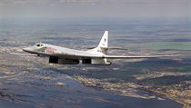 Rusk strategick bombardr Tu-160 nad ruskem