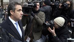 Michael Cohen (vlevo) krátce po obdrení rozsudku