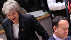 Irský premiér Leo Varadkar a britská premiérka Theresa Mayová.