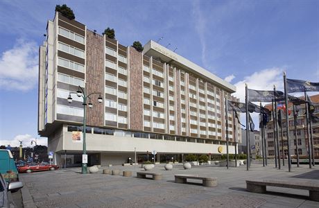 Praský hotel Intercontinental (na snímku z roku 2009) koupí firma R2G...