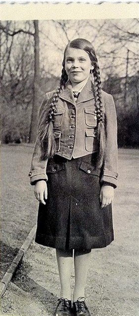 Dívka s culíky (ilustraní dobová fotografie).