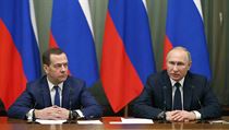 Rusk prezident Vladimir Putin a pedseda vldy Dmitrij Medvedv bhem jednn...