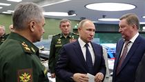 Rusk ministr obrany Sergej ojgu, prezident Vladimir Putin, generl Valerij...