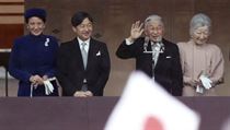 Csa Akihito pedstoupil ped jsajc lid s chot Miiko, nejstarm synem...