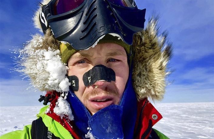 První muž planety přešel sám Antarktidu. Táhl 170 kg zásob, ‚překonal'  popáleniny na čtvrtině těla | Lidé | Lidovky.cz
