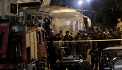 Po bombovém útoku na autobus s turisty bylo v Egyptě při raziích zabito 40 radikálů