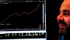 Nejlep den od roku 2009. Akciov trh v USA se zaal neekan zotavovat, i v reakci na zprvy z Blho domu