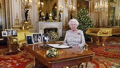Královna Alžběta II. žertovala ve vánočním projevu. Označila se za velmi zaměstnanou babičku