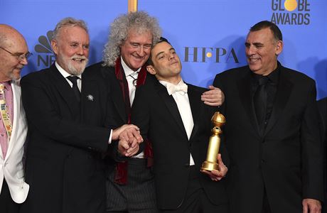 Jim Beach (zleva) Roger Taylor, Brian May, Rami Malek and Graham King pózují...