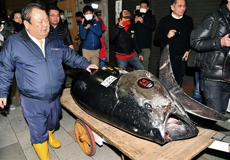 Rybu vydražil japonský majitel řetězce sushi restaurací Kijoši Kimura.