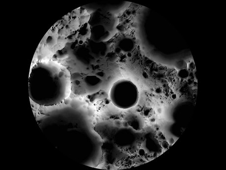 Krátery vné temnoty na povrchu Msíce.
