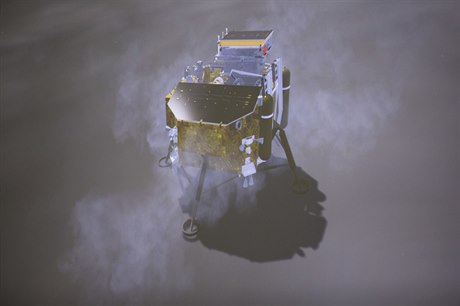 Snímek ínské vesmírné agentury ukazující simulované dosednutí sondy na povrch...