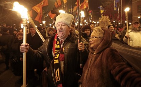 Nkteí ho milují, jiní nenávidí. V Kyjev na Nový rok vyli do ulic Banderovi...