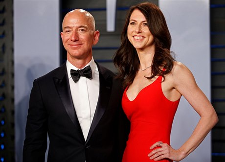 Jeff Bezos se svou manželkou MacKanzie.