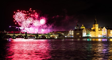 Praané mohli sledovat novoroní ohostroj z nkolika míst.