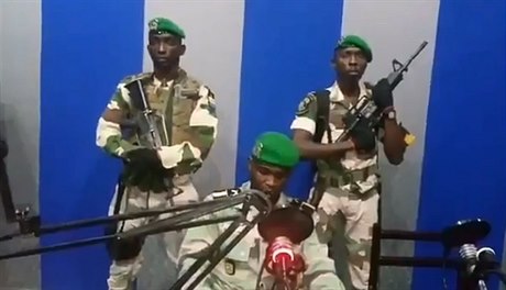 Vojáci v Gabonu oznámili státní p�evrat.