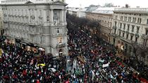 Lid v Budapeti protestovali proti tzv.otrockmu zkonu.