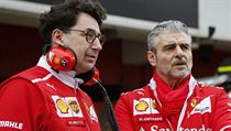 Mattia Binotto (vlevo) nahradil na pozici šéfa Ferrari Maurizia Arrivabeneho...