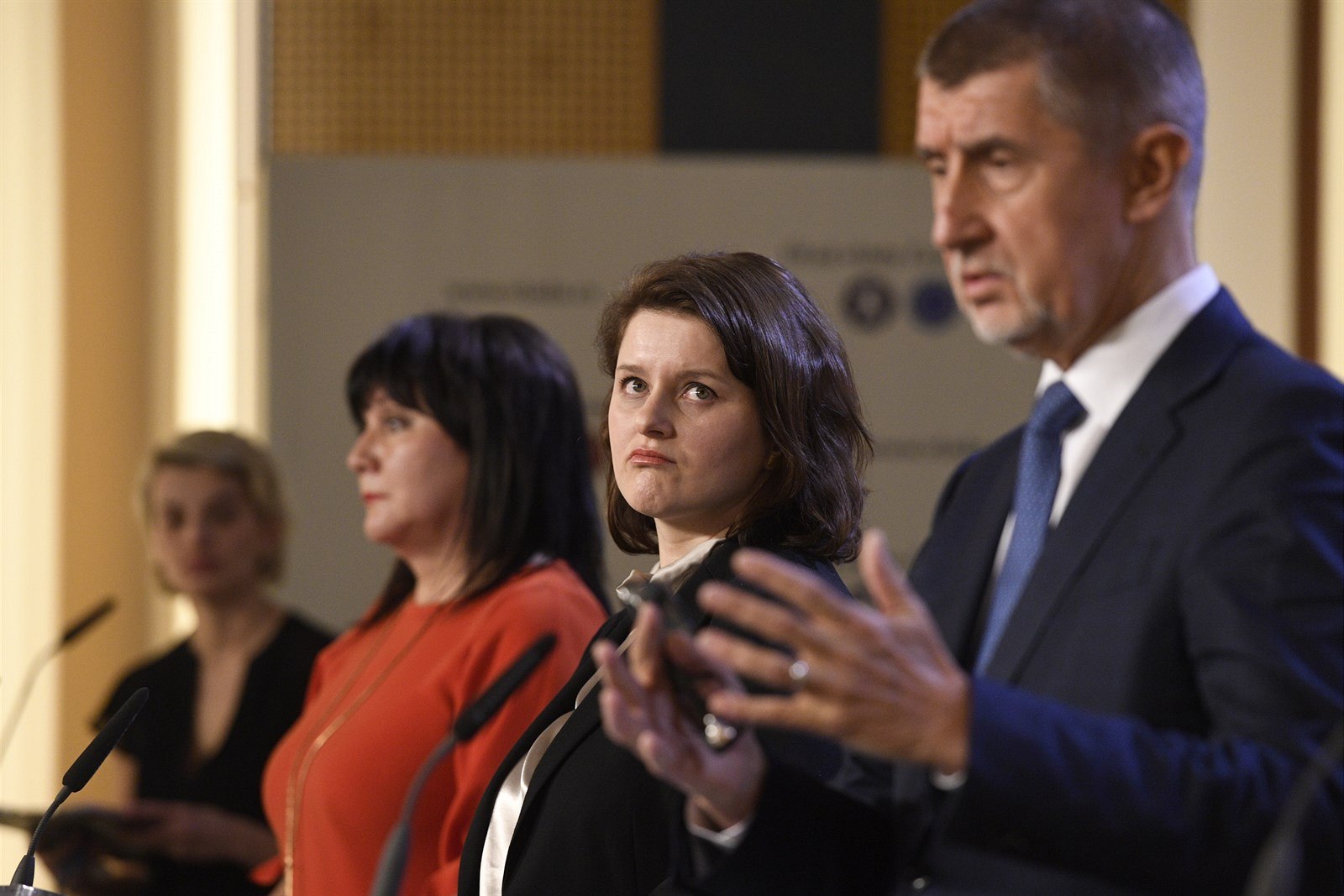 Premiér Andrej Babi� (ANO), ministryn� práce a sociálních v�cí Jana Malá�ová...