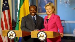 Prezident Gabonu Ali Bongo a tehdejí ministryn zahranií USA Hillary...