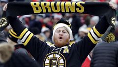 Fanouek Bostonu v zápase s Chicagem bhem Winter Classic.