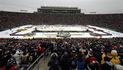 Zaplnný stadion Notre Dame na Winter Classic.