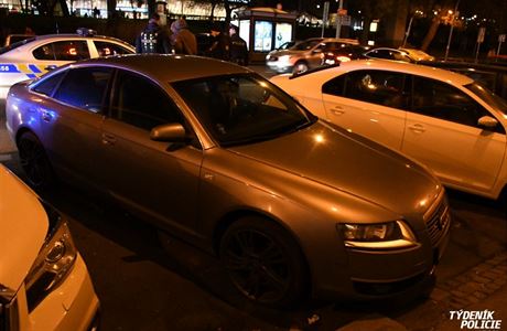 Vz Audi A6, ve kterm policist drogy a zbran nalezli.