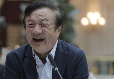 Zakladatel čínské společnosti Huawei Žen Čeng-fej v úterýpoprvé po několika...