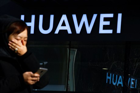 ena je v oku z telefonu firmy Huawei.