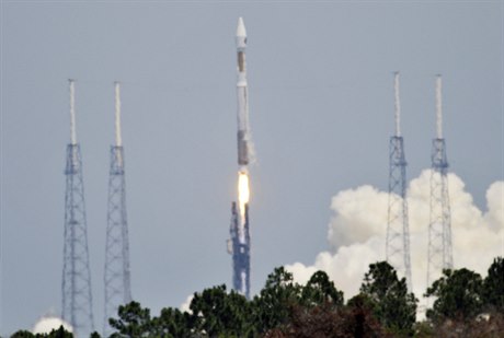 Raketa Atlas 5, která v roce 2011 vynesla na oběžnou dráhu první satelit, jenž...