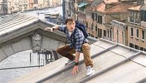 Peter Parket (tom Holland) se podv i do Bentek. Snmek Spider-Man: Daleko od...