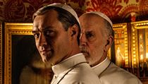Jude Law a John Malkovich. Seril Nov pape (2019). Reie: Paolo Sorrentino.
