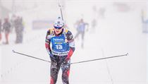 Ondřej Moravec v cíli biatlonového závodu v Oberhofu.