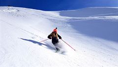 Rakouské středisko Ischgl. Čerstvý sníh, přelet nad údolím i divoké aprés ski