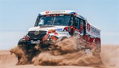Loprais je na Dakaru mezi kamiony už pátý, Šoltys zapadl v dunách a nocoval na trati